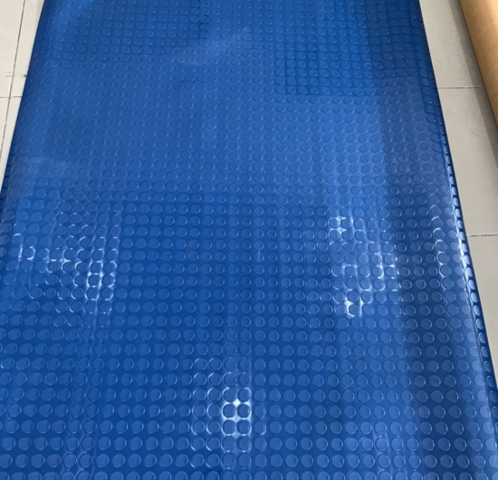 Trải sàn PVC nút xanh dương 230