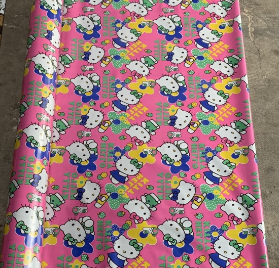 Tấm trải sàn TQ 0.35mm 45503 ( hello kitty hồng) 